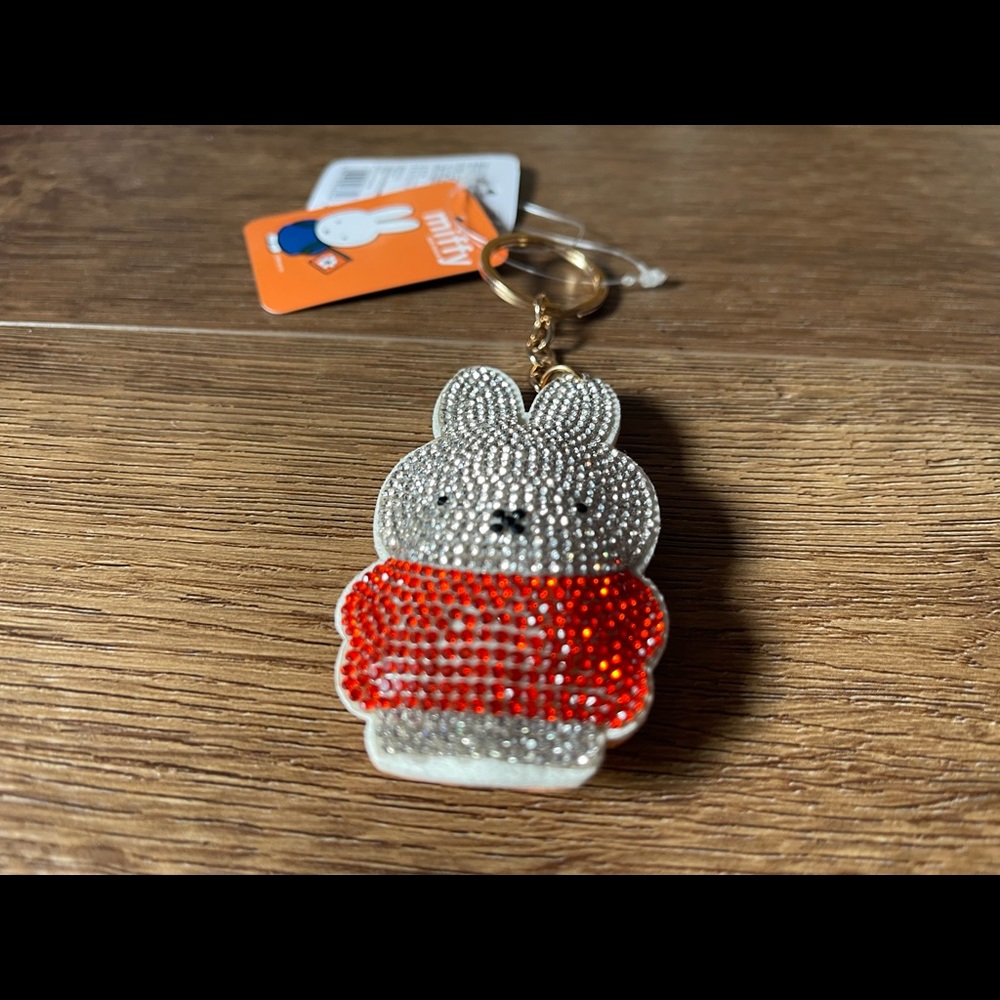 MIFFY-Imported (NWT) Crystal Character Keychain with Clip - Picture 8 of 9